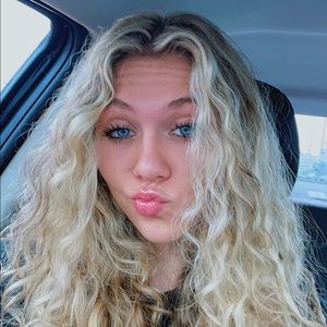 Meet your Posher, Layla